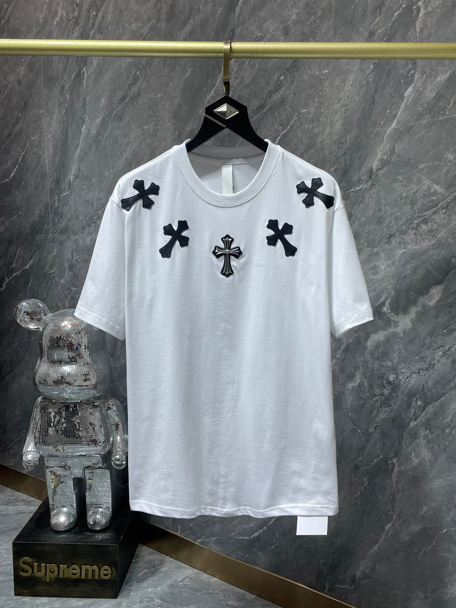 P154 New Chrome Hearts 25ss for summer. High gram weight, environmentally friendly and high-quality top-grade fabric. 260g~270g Chrome Hearts heavy industry leather cross short sleeves. Counter synchronization. 1:1 replica version. Recommended color: white, black. Size: S, M, L, XL.